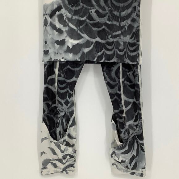 Lululemon Size 4 Pretty Plume Angel Wing Black Wunder Under Pant SE Dance M20-4 - Picture 7 of 7